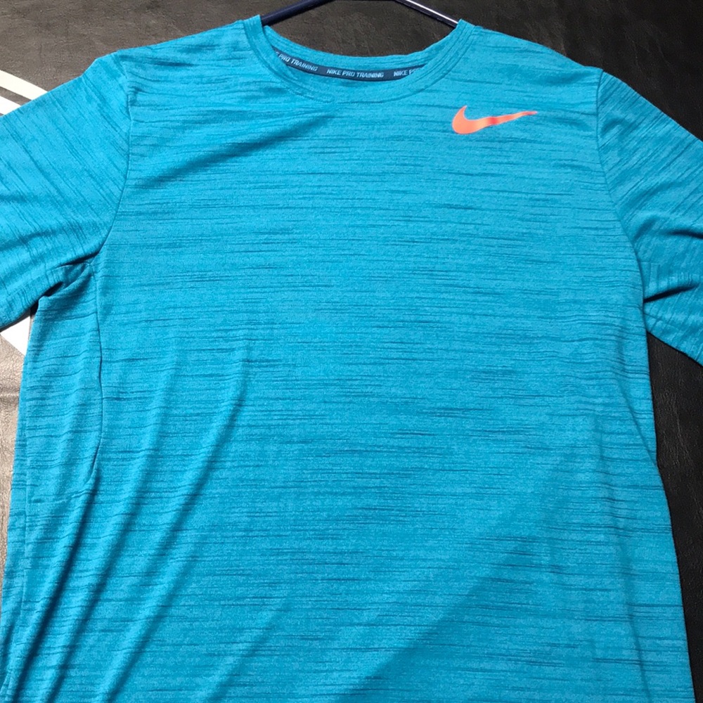 Nike men’s short sleeve shirt